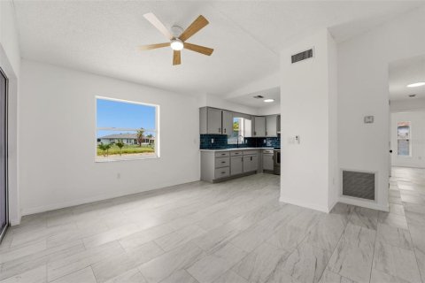 Villa ou maison à vendre à Rotonda, Floride: 2 chambres, 117.99 m2 № 2222768 - photo 5