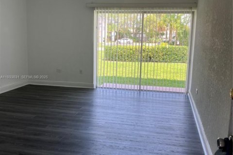 Кондоминиум с 1 спальней в Майами, Флорида № 2053338