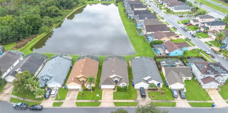 Villa ou maison à Kissimmee, Floride 4 chambres, 169.27 m2 № 2411664