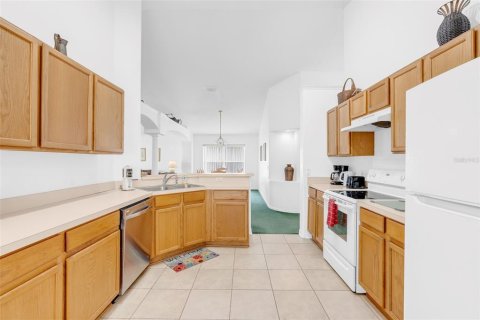 Villa ou maison à vendre à Kissimmee, Floride: 4 chambres, 169.27 m2 № 2411664 - photo 4