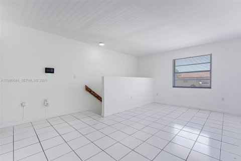 Condo in Kendall, Florida, 2 bedrooms  № 2091370 - photo 9