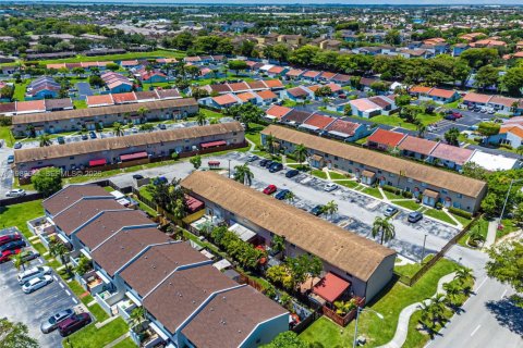 Condo in Kendall, Florida, 2 bedrooms  № 2091370 - photo 15