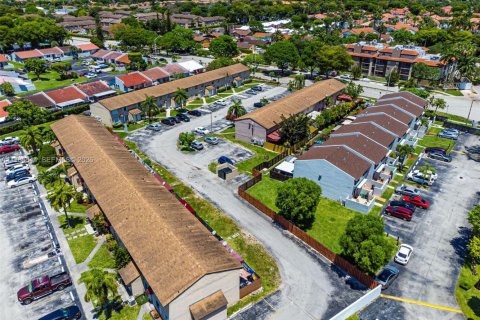 Condo in Kendall, Florida, 2 bedrooms  № 2091370 - photo 11
