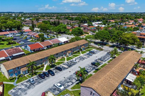 Condo in Kendall, Florida, 2 bedrooms  № 2091370 - photo 10
