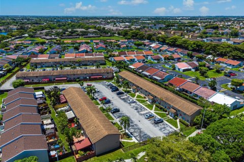 Condo in Kendall, Florida, 2 bedrooms  № 2091370 - photo 13