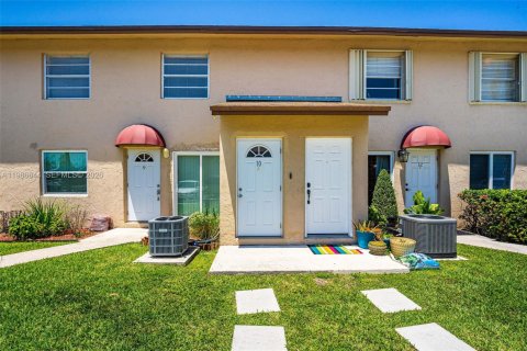 Condo in Kendall, Florida, 2 bedrooms № 2091370