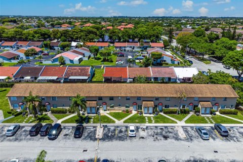 Condo in Kendall, Florida, 2 bedrooms  № 2091370 - photo 12