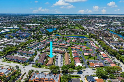 Condo in Kendall, Florida, 2 bedrooms  № 2091370 - photo 17