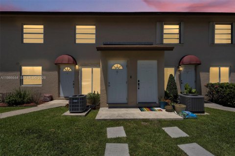 Condo in Kendall, Florida, 2 bedrooms  № 2091370 - photo 8
