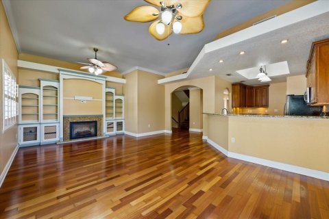 Townhouse in Redington Shores, Florida 3 bedrooms, 236.34 sq.m. № 2105925 - photo 5