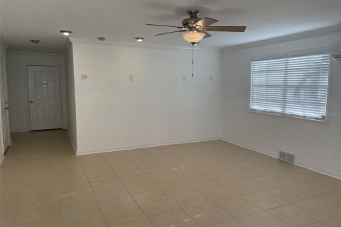 Townhouse in Redington Shores, Florida 3 bedrooms, 236.34 sq.m. № 2105925 - photo 30