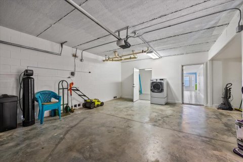 Townhouse in Redington Shores, Florida 3 bedrooms, 236.34 sq.m. № 2105925 - photo 27