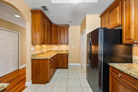 Townhouse in Redington Shores, Florida 3 bedrooms, 236.34 sq.m. № 2105925 - photo 7