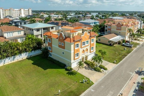 Touwnhouse à Redington Shores, Floride 3 chambres, 236.34 m2 № 2105925