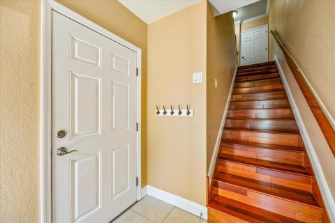 Townhouse in Redington Shores, Florida 3 bedrooms, 236.34 sq.m. № 2105925 - photo 12