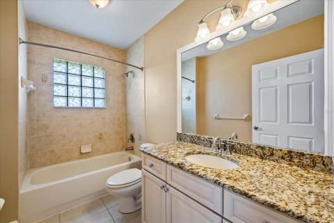 Townhouse in Redington Shores, Florida 3 bedrooms, 236.34 sq.m. № 2105925 - photo 24