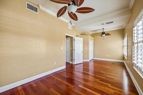 Townhouse in Redington Shores, Florida 3 bedrooms, 236.34 sq.m. № 2105925 - photo 19