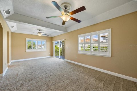 Townhouse in Redington Shores, Florida 3 bedrooms, 236.34 sq.m. № 2105925 - photo 13