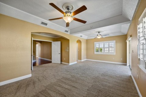 Townhouse in Redington Shores, Florida 3 bedrooms, 236.34 sq.m. № 2105925 - photo 14