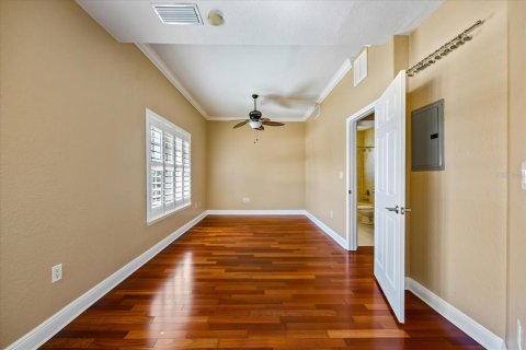 Townhouse in Redington Shores, Florida 3 bedrooms, 236.34 sq.m. № 2105925 - photo 20