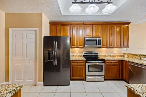 Townhouse in Redington Shores, Florida 3 bedrooms, 236.34 sq.m. № 2105925 - photo 8