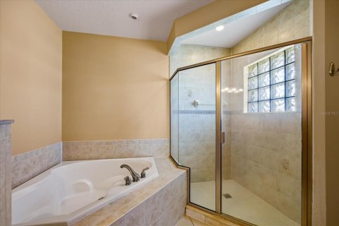 Townhouse in Redington Shores, Florida 3 bedrooms, 236.34 sq.m. № 2105925 - photo 16