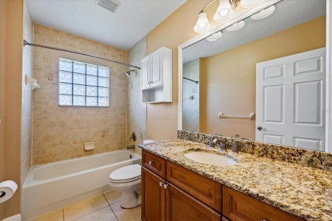 Townhouse in Redington Shores, Florida 3 bedrooms, 236.34 sq.m. № 2105925 - photo 21