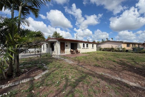 Дом в Майами, Флорида 3 спальни, 131.92м2 № 2052633