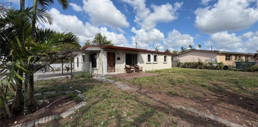 Дом в Майами, Флорида 3 спальни, 131.92м2 № 2052633