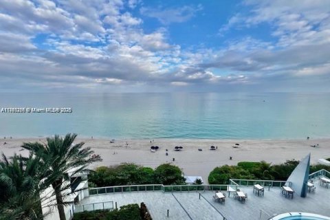 Снять в аренду кондоминиум в Санни-Айлс-Бич, Флорида 1 спальня, 107.86м2, № 1957797 - фото 1