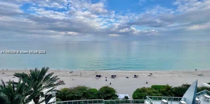 Кондоминиум с 1 спальней в Санни-Айлс-Бич, Флорида № 1957797