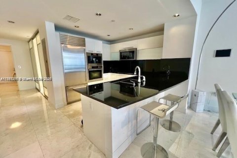 Снять в аренду кондоминиум в Санни-Айлс-Бич, Флорида 1 спальня, 107.86м2, № 1957797 - фото 3