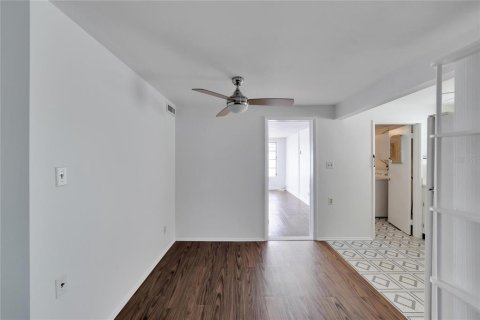 Villa ou maison à louer à Largo, Floride: 3 chambres, 83.61 m2 № 2342442 - photo 10