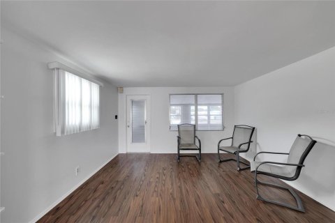 Villa ou maison à louer à Largo, Floride: 3 chambres, 83.61 m2 № 2342442 - photo 9