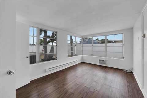 Villa ou maison à louer à Largo, Floride: 3 chambres, 83.61 m2 № 2342442 - photo 16
