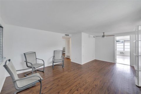 Villa ou maison à louer à Largo, Floride: 3 chambres, 83.61 m2 № 2342442 - photo 8