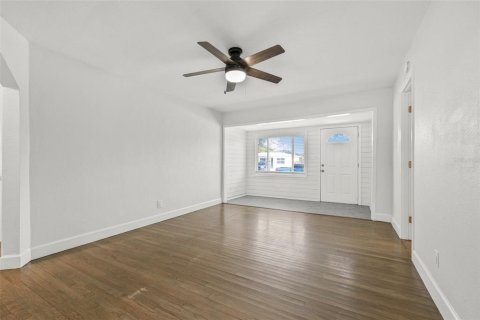 Casa en venta en Saint Petersburg, Florida, 3 dormitorios, 94.48 m2 № 1762033 - foto 9