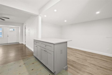 Casa en venta en Saint Petersburg, Florida, 3 dormitorios, 94.48 m2 № 1762033 - foto 17