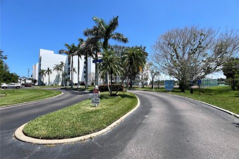 Condominio en venta en Indian Shores, Florida, 2 dormitorios, 117.52 m2 № 1854509 - foto 1
