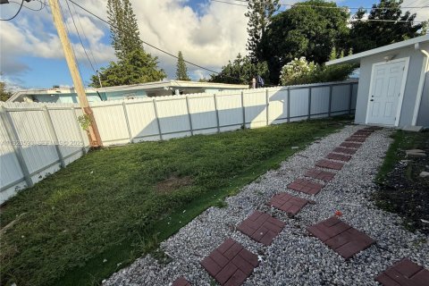 House in Hollywood, Florida 3 bedrooms, 96.62 sq.m. № 1985910 - photo 17