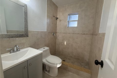 House in Hollywood, Florida 3 bedrooms, 96.62 sq.m. № 1985910 - photo 9