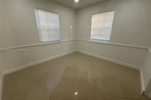 House in Hollywood, Florida 3 bedrooms, 96.62 sq.m. № 1985910 - photo 10