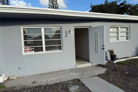 House in Hollywood, Florida 3 bedrooms, 96.62 sq.m. № 1985910 - photo 2