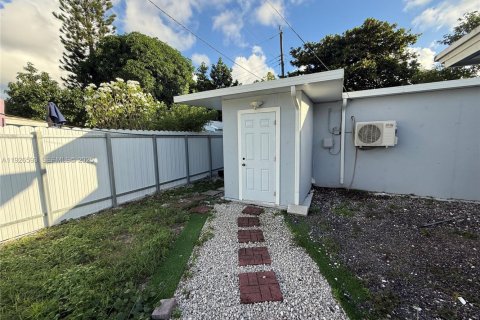 House in Hollywood, Florida 3 bedrooms, 96.62 sq.m. № 1985910 - photo 18