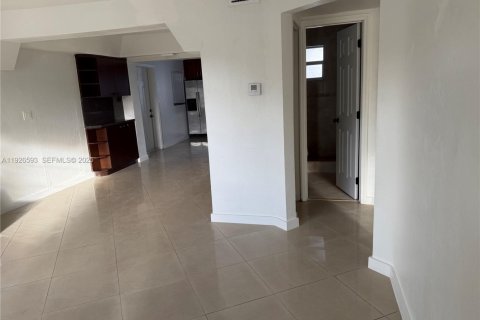 House in Hollywood, Florida 3 bedrooms, 96.62 sq.m. № 1985910 - photo 3