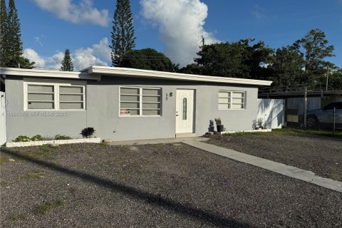 House in Hollywood, Florida 3 bedrooms, 96.62 sq.m. № 1985910 - photo 1