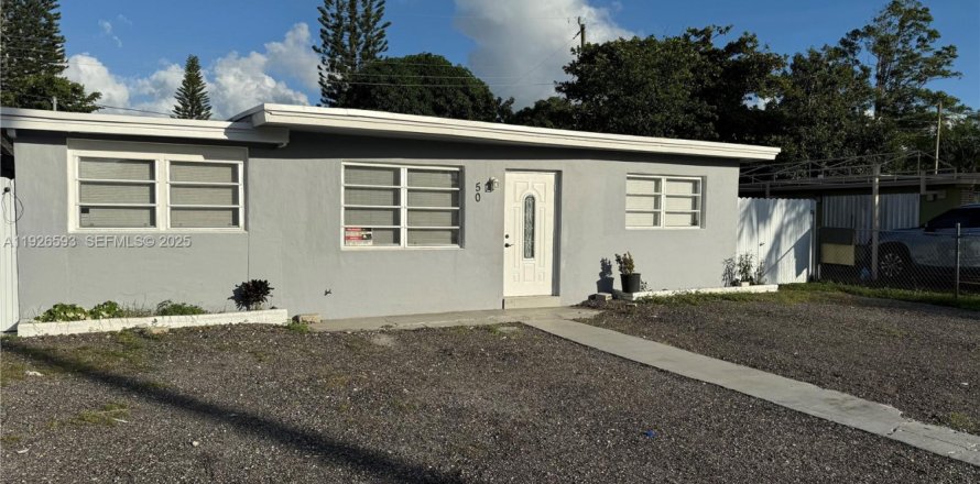 House in Hollywood, Florida 3 bedrooms, 96.62 sq.m. № 1985910