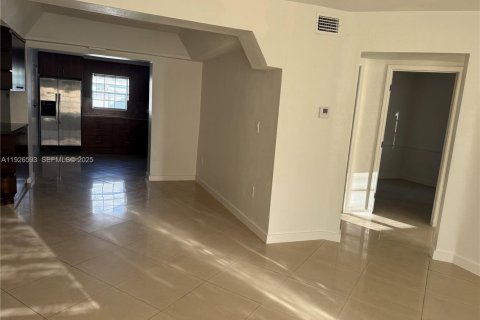 House in Hollywood, Florida 3 bedrooms, 96.62 sq.m. № 1985910 - photo 6