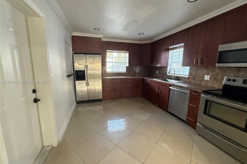 House in Hollywood, Florida 3 bedrooms, 96.62 sq.m. № 1985910 - photo 13