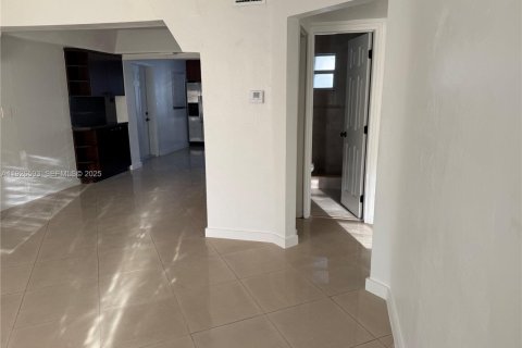 House in Hollywood, Florida 3 bedrooms, 96.62 sq.m. № 1985910 - photo 4